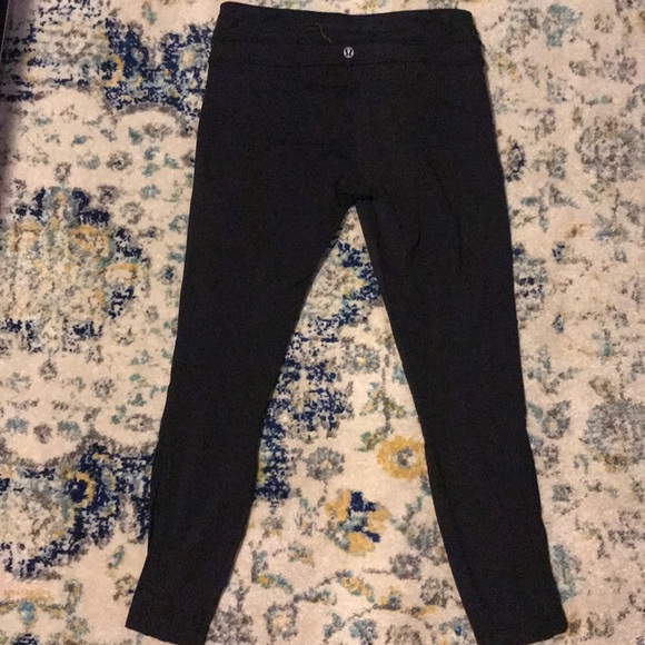 Lululemon size 6 black running legging! - Picture 2 of 4
